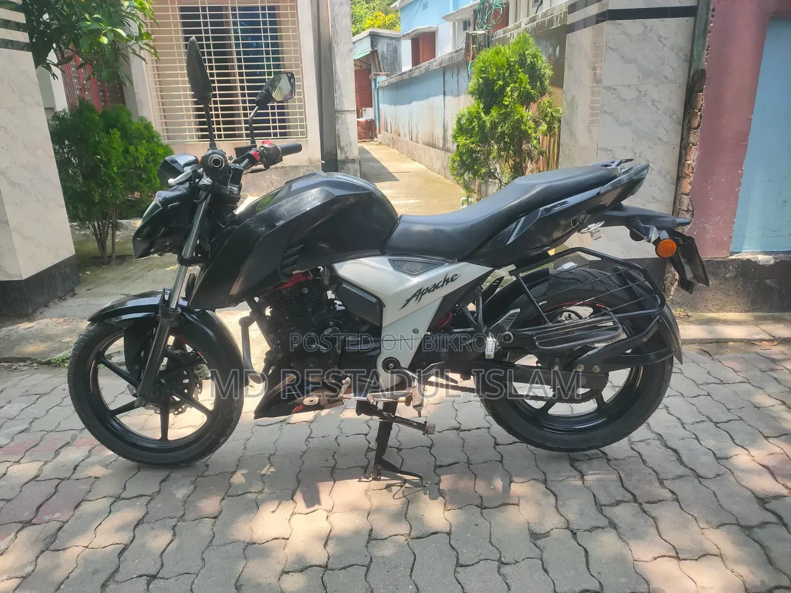 TVS Apache RTR 160 4V 2022 Black