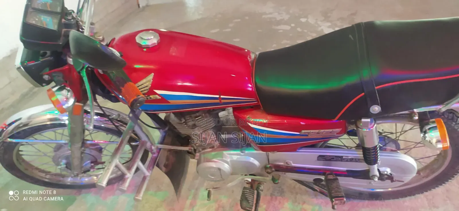 হোন্ডা ২০০৮ লাল