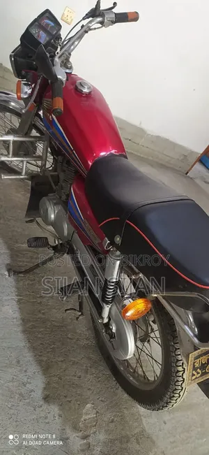 হোন্ডা ২০০৮ লাল