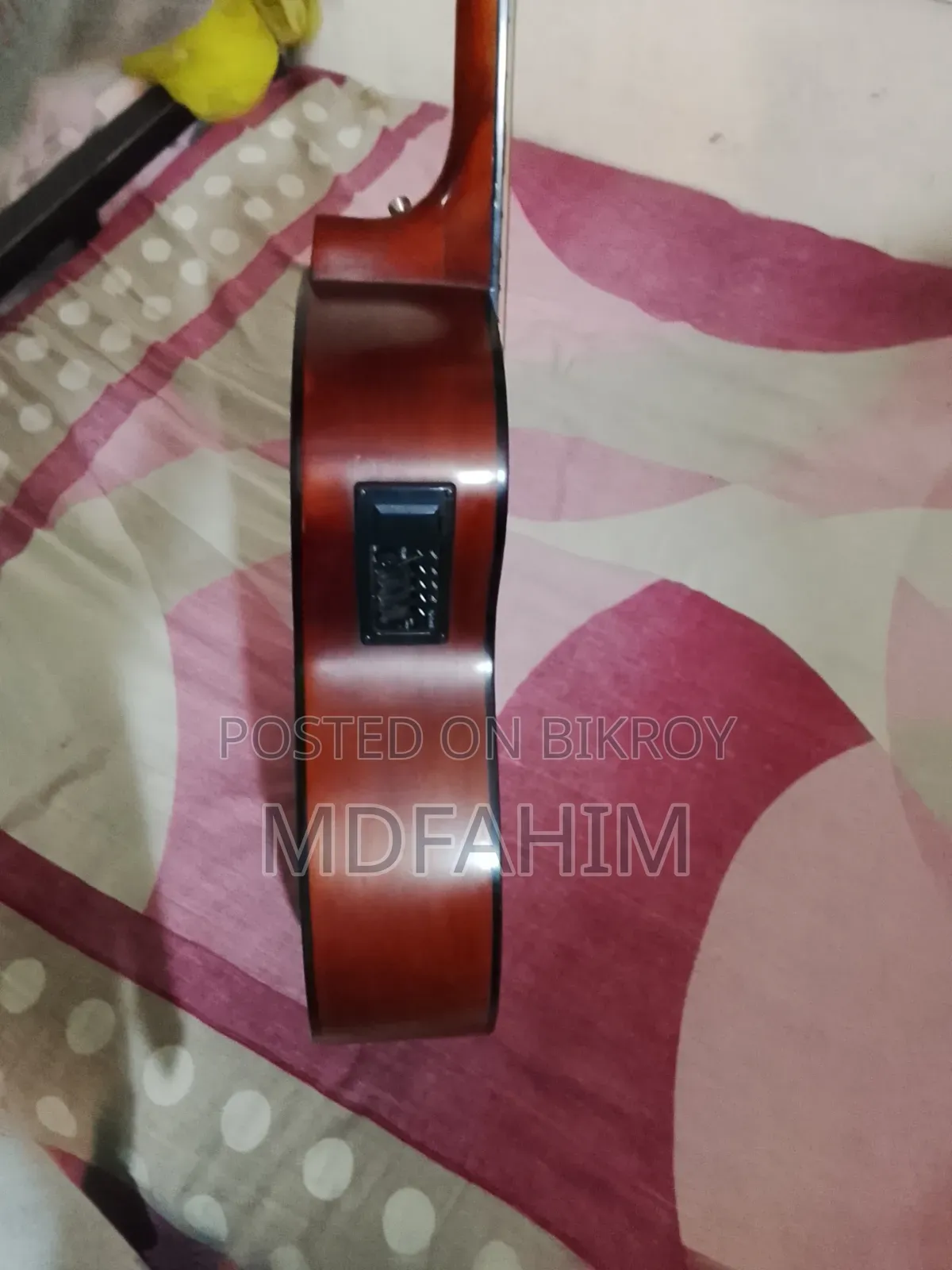 গিটার বিক্রয় ইকুলাইজার সিস্টেম সহ