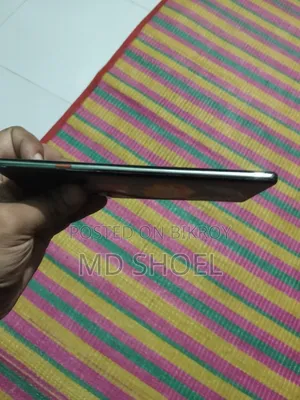 টেকনো ক্যামন ৪০ প্রো ৪জি ২৫৬ জিবি কালো