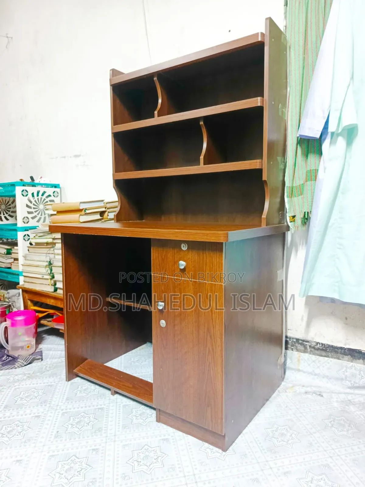 A new study table for sale.