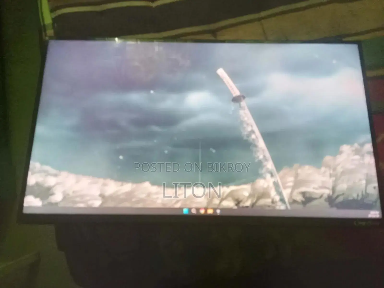Walton 22" Monitor
