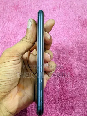 Apple iPhone SE 128 GB Black