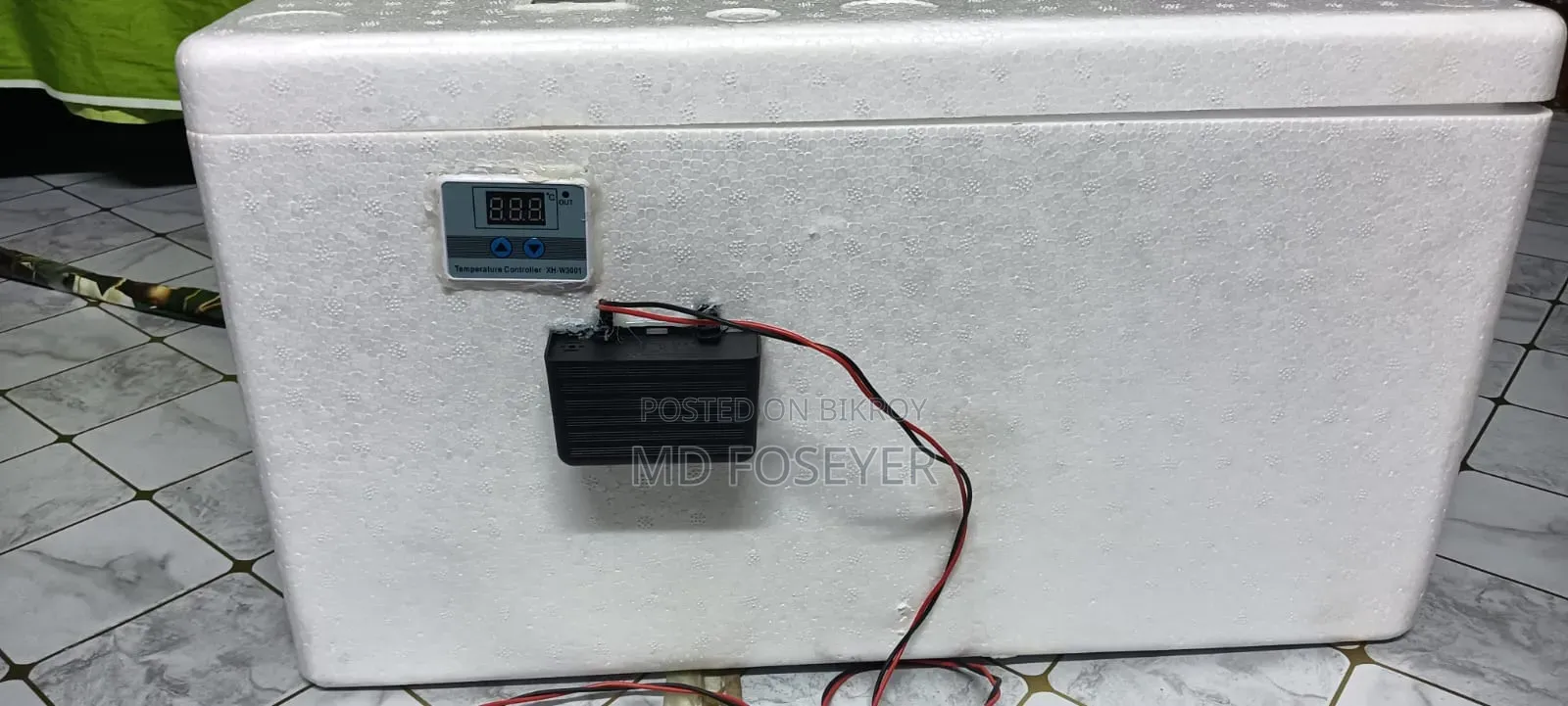 Manual incubator for 70-100 eggs