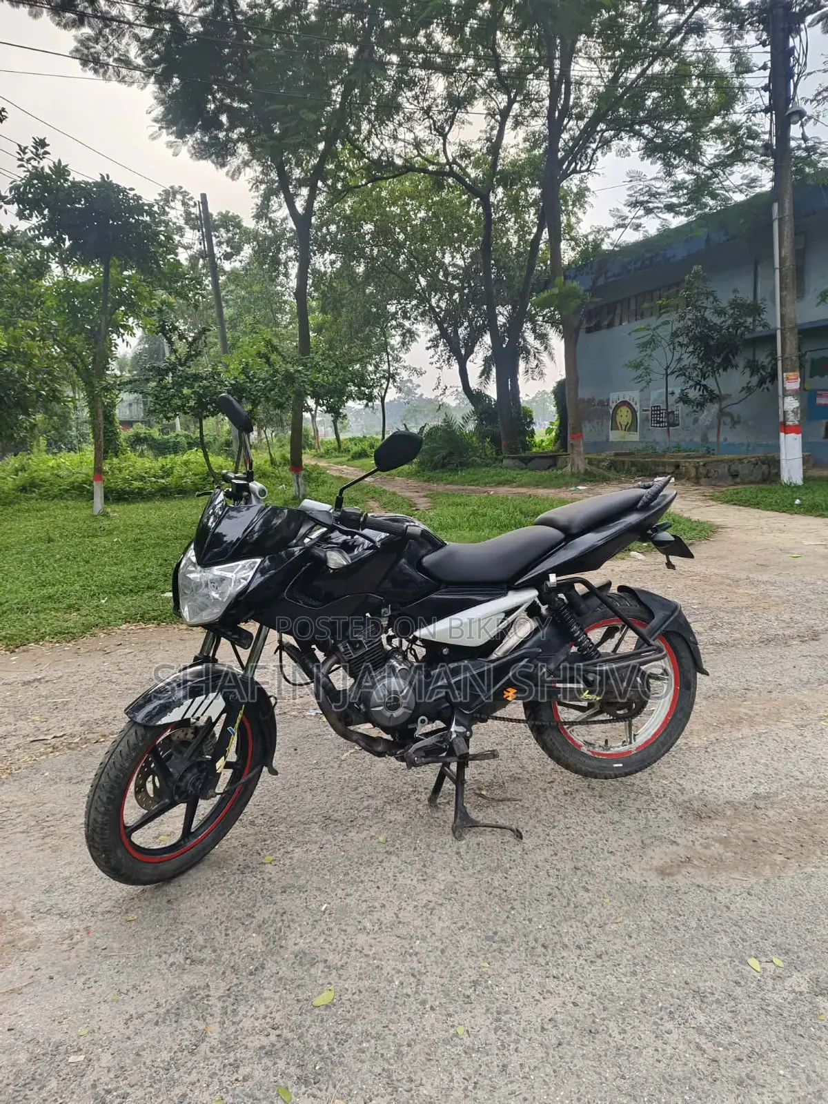 বাজাজ পালসার ১৩৫ এলএস ২০১১ কালো