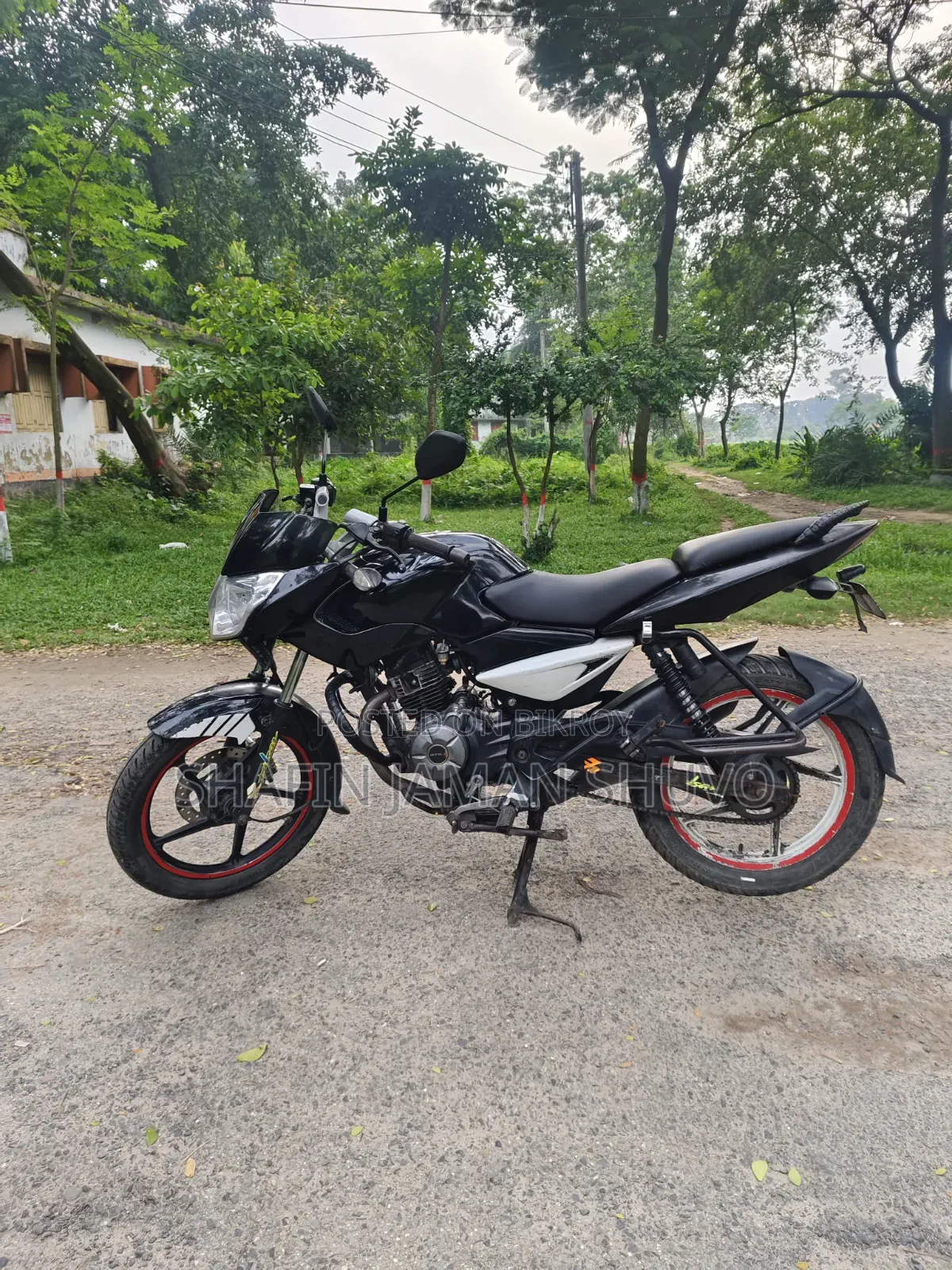 বাজাজ পালসার ১৩৫ এলএস ২০১১ কালো