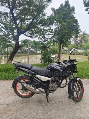বাজাজ পালসার ১৩৫ এলএস ২০১১ কালো