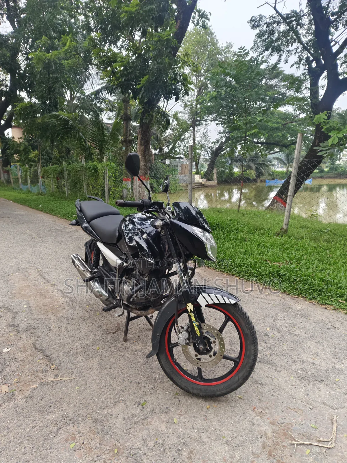 বাজাজ পালসার ১৩৫ এলএস ২০১১ কালো