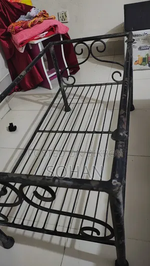 গ্লাস ছাড়া মেটাল টি টেবিল (৩ ফুট বাই ১.৫ ফুট)