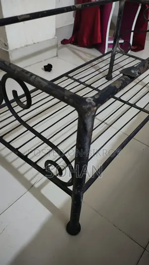 গ্লাস ছাড়া মেটাল টি টেবিল (৩ ফুট বাই ১.৫ ফুট)