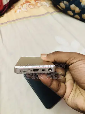 Apple iPhone 5s 16 GB Gold