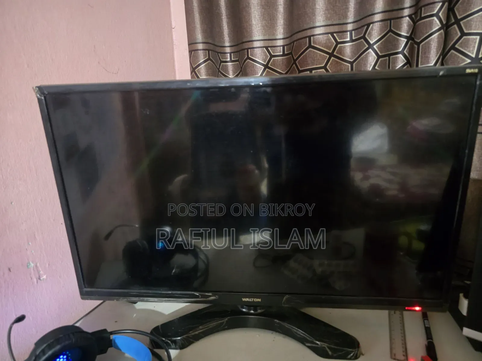 32-inch Smart LED TV