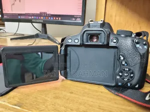 Canon 700 D