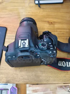 Canon 700 D