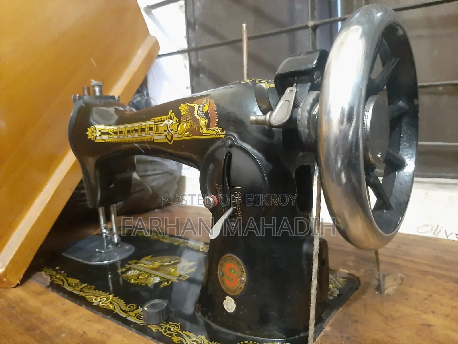 Singer Sewing Machine With Table