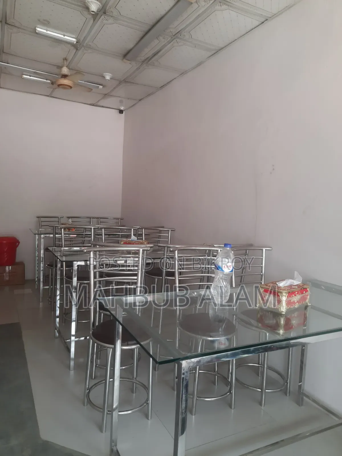 টেবিল চেয়ার