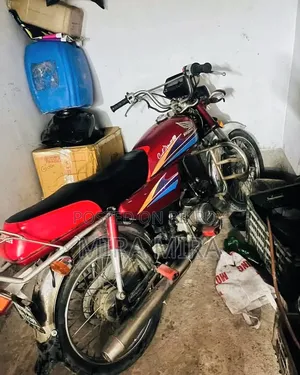 হোন্ডা ২০১৮ লাল