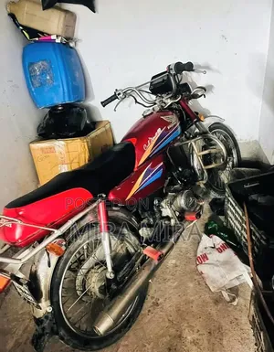 হোন্ডা ২০১৮ লাল