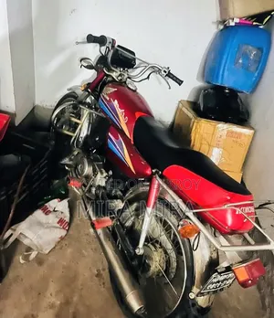 হোন্ডা ২০১৮ লাল