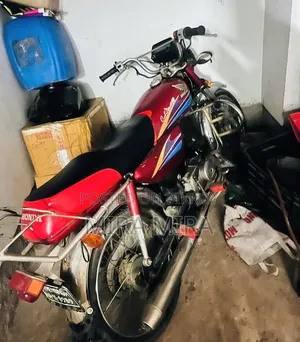 হোন্ডা ২০১৮ লাল