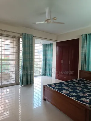 বারিধারায় ভাড়ার জন্য ফার্নিশড ৩ বেডরুমের অ্যাপার্টমেন্ট