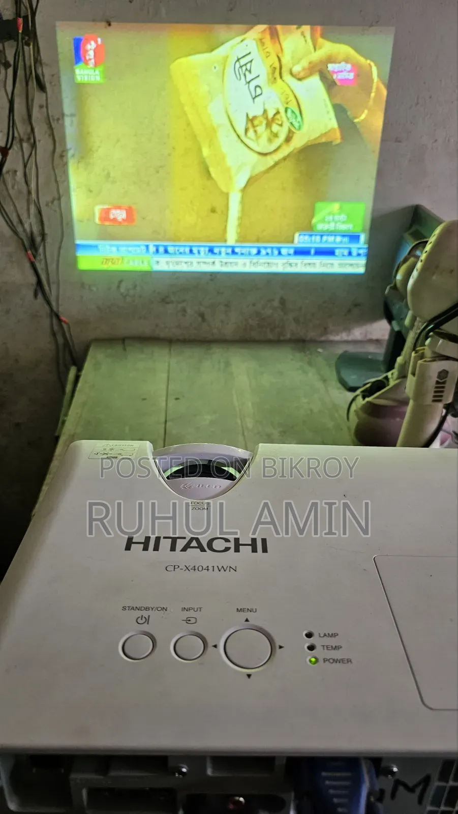 Hitachi 4041 Projector