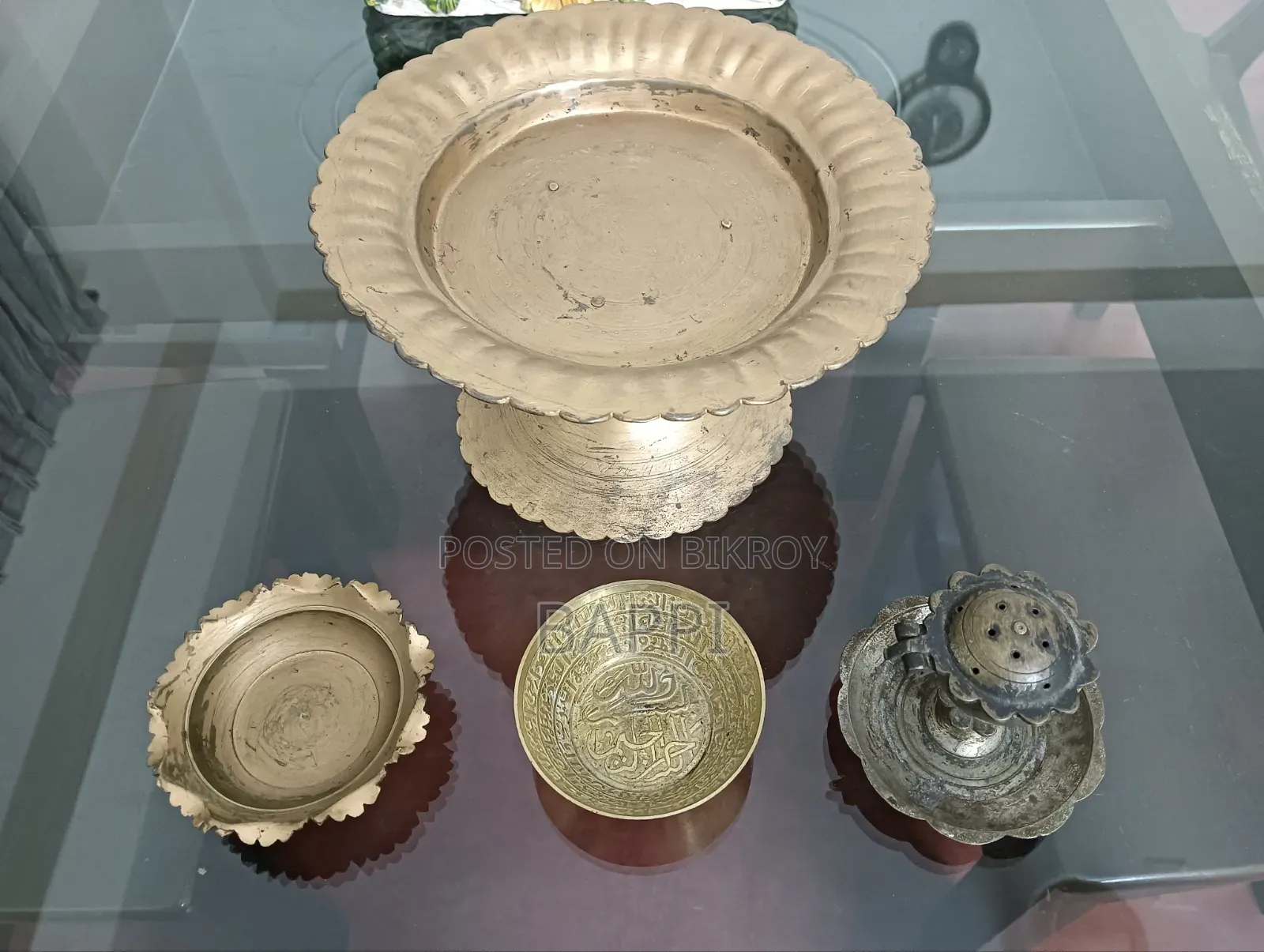 পুরানো শিল্পকর্ম বিক্রির জন্য