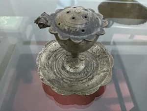 পুরানো শিল্পকর্ম বিক্রির জন্য