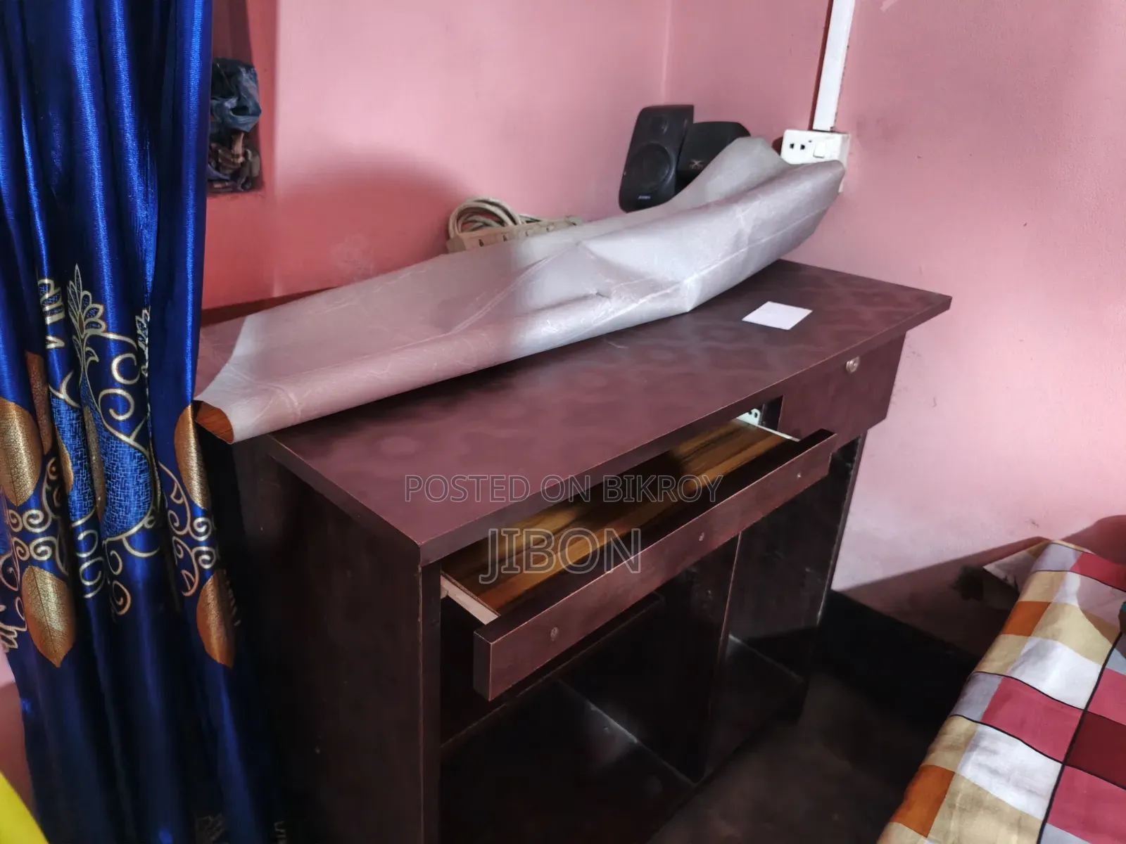 কম্পিউটার টেবিল