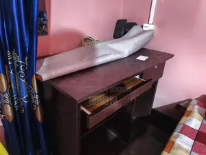 কম্পিউটার টেবিল
