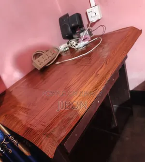 কম্পিউটার টেবিল