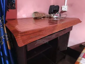 কম্পিউটার টেবিল