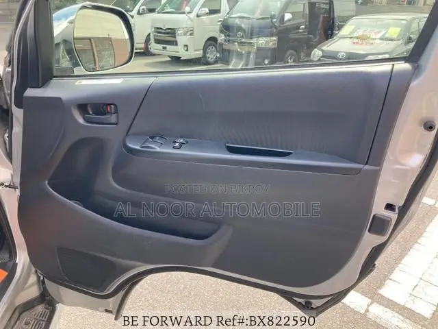 Toyota HiAce 2021 Silver