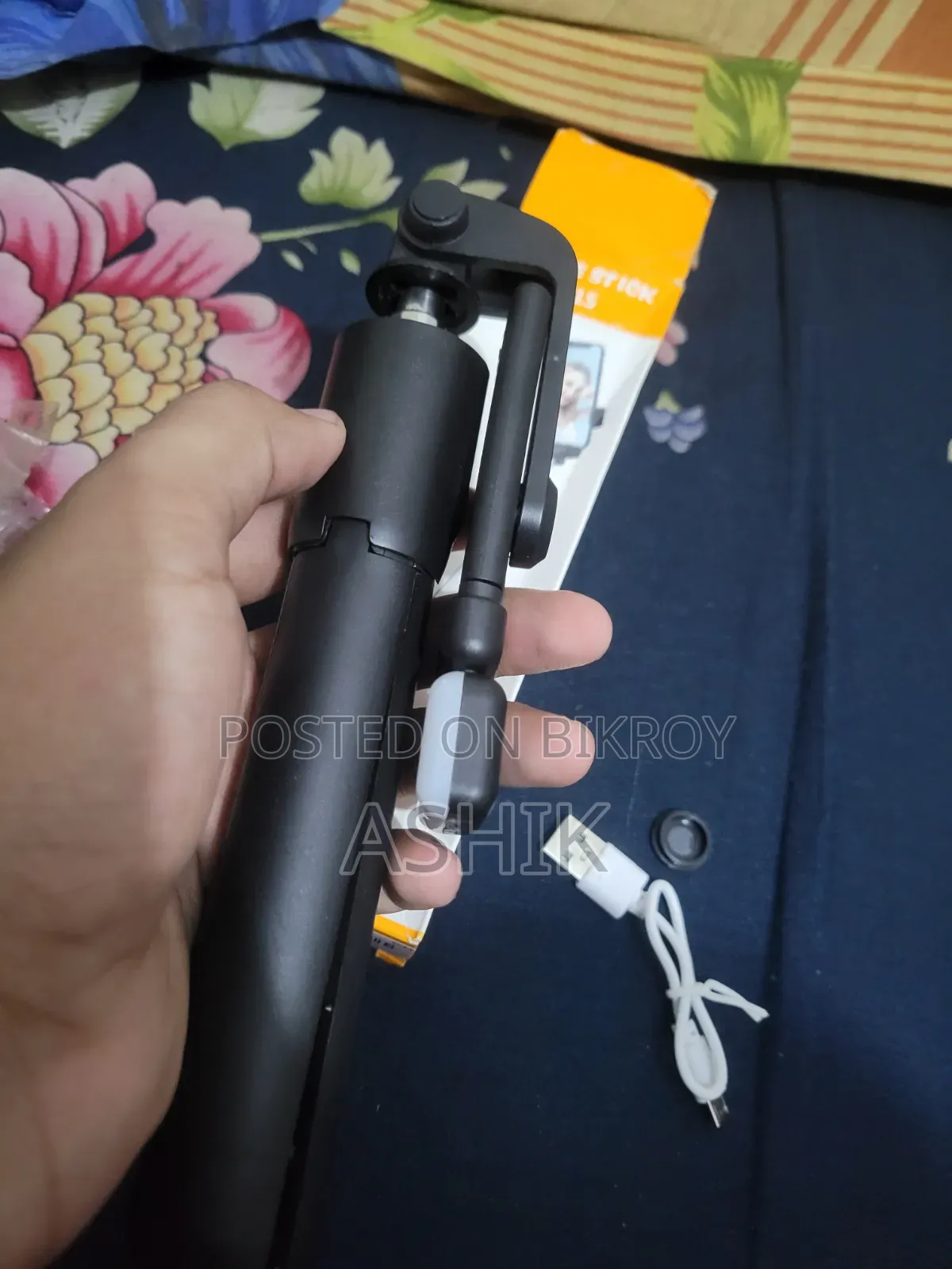 Black Selfie Stick R1s 3 in 1 Bluetooth Remote Control Phone