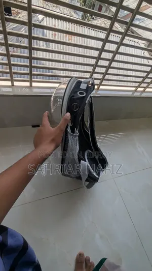 Bag bought 2 weeks ago. Selling because I sold my cat.