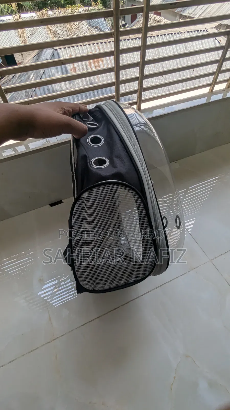 Bag bought 2 weeks ago. Selling because I sold my cat.