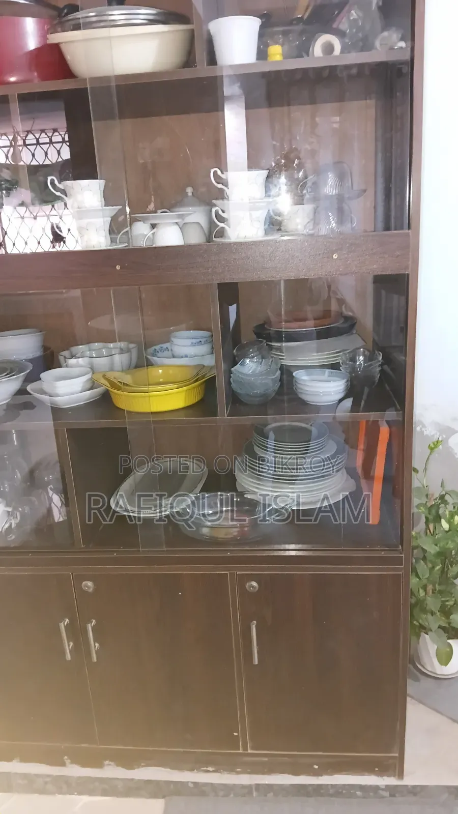 A beautiful showcase made of high-quality board from our own factory.