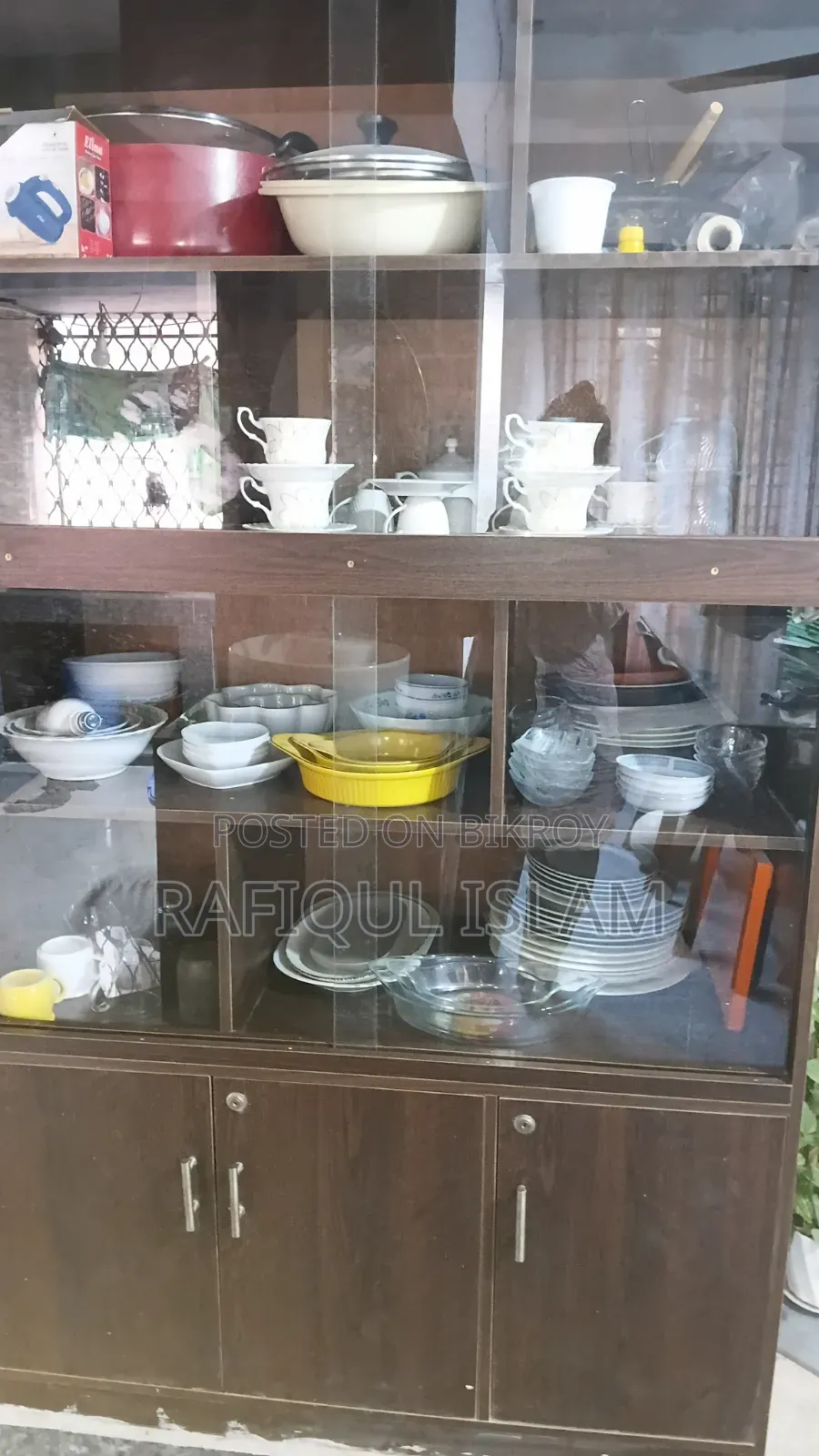 A beautiful showcase made of high-quality board from our own factory.