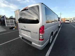 Toyota HiAce 2021 Silver