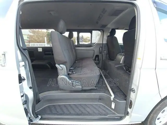 Toyota HiAce 2021 Silver