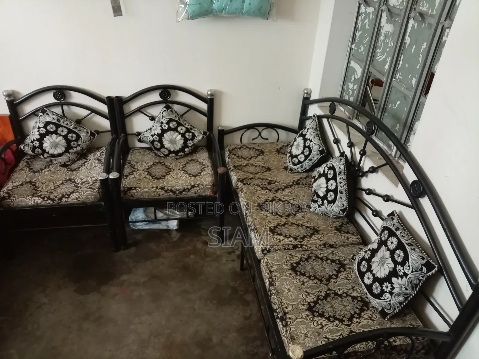 Khub Vlo Condition Ase Sofaset Jodi Nite Chan Nite Paren 3+1+1+1table