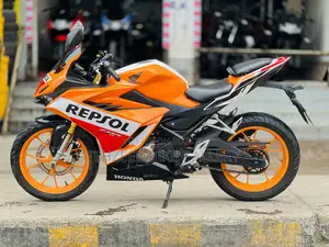 Honda CBR 2022 Orange