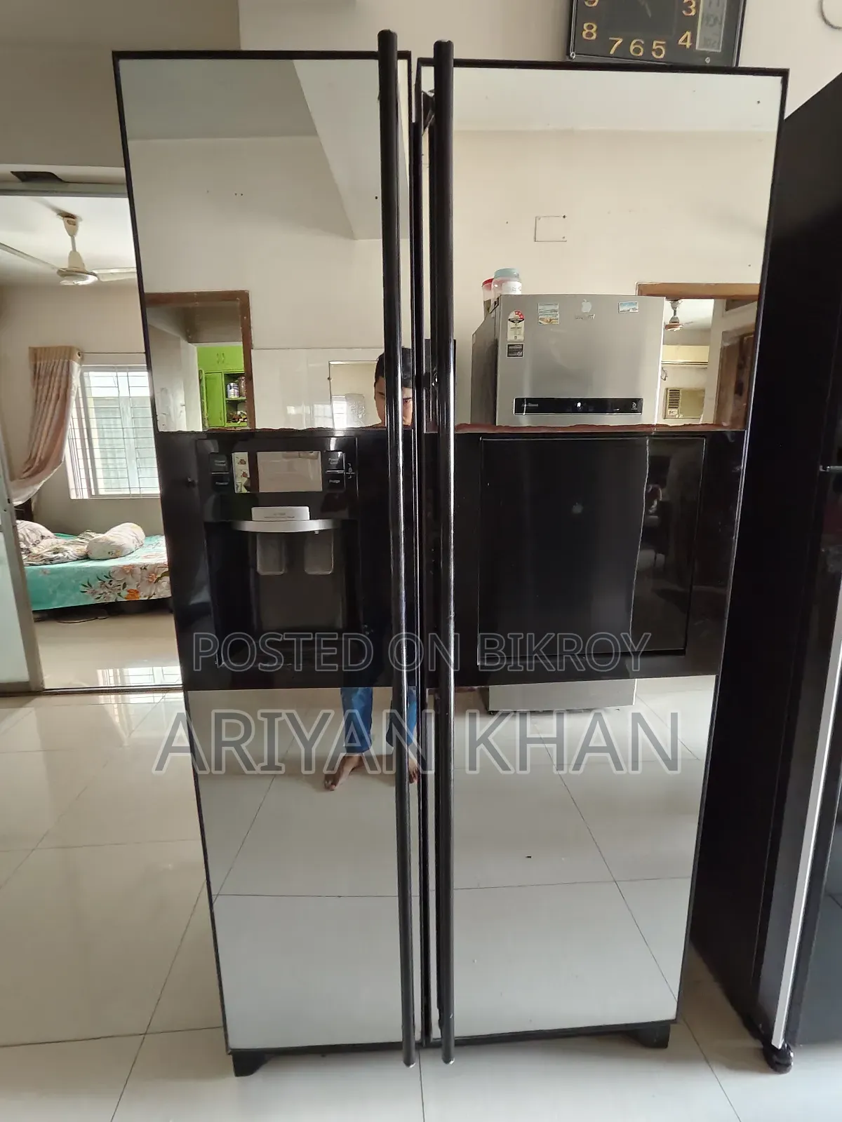 Double door fridge in very good condition, fresh like new