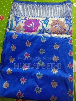 শাড়ি আর ব্যাগ বিক্রি হবে।