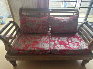সোফা সেট বিক্রি করা হবে।