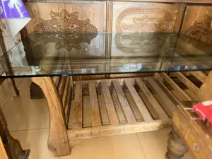 সোফা সেট বিক্রি করা হবে।