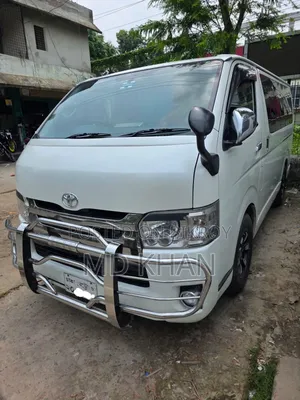 Toyota HiAce 2016 White