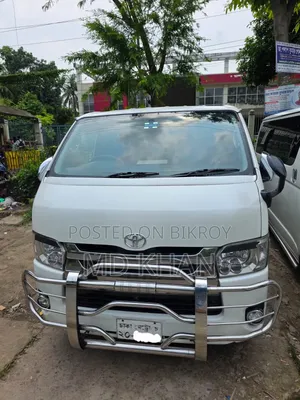 Toyota HiAce 2016 White