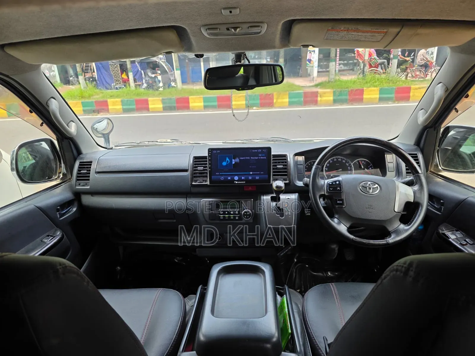 Toyota HiAce 2016 White